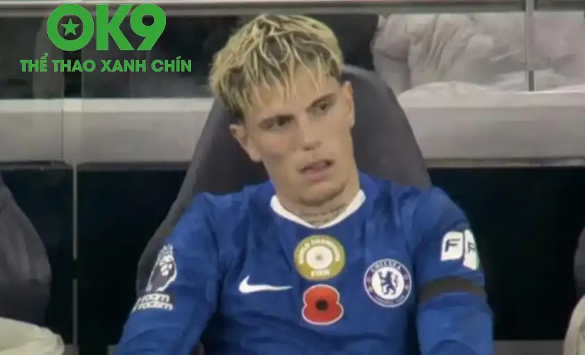 Garnacho tỏ ra không hài lòng khi bị thay ra ở phút 66